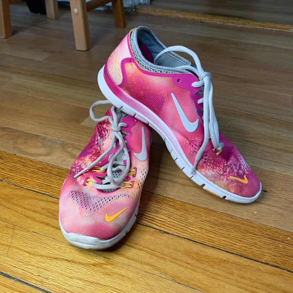 Nike's Women's Size 8 Paint Splattered Running Shoe